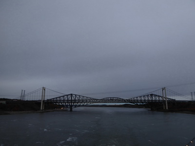 Quebec Bridge Eisenbahn- und Straßenbrücke über den Sankt-Lorenz-StromQuebec  City Quebec Bridge  987 m lang   