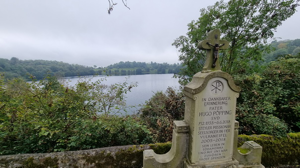 Weinfelder Maar (Totenmaar)  Kapelle und der angeschlossene Friedhof