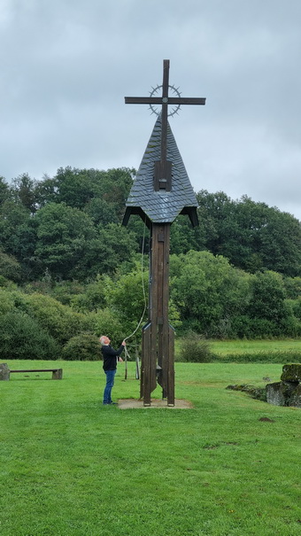 Strohner Schweiz Erinnerungssttte Schutzalf mit BimBam Glocke 