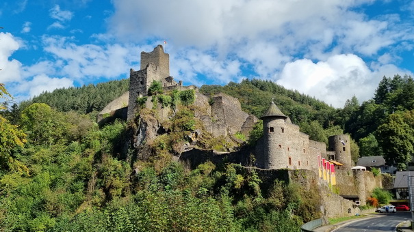 Manderscheid  Burgen 2 Manderscheider  bUrgen Niederburg 