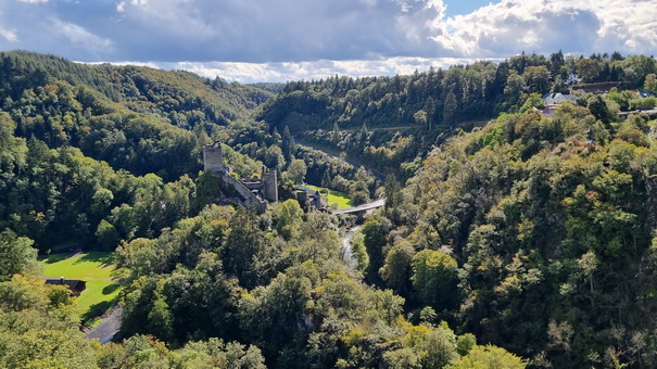 Manderscheid  Burgen 2 Manderscheider  bUrgen Oberburg