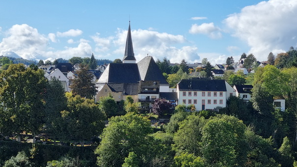 Manderscheid  Burgen 2 Manderscheider  bUrgen Oberburg