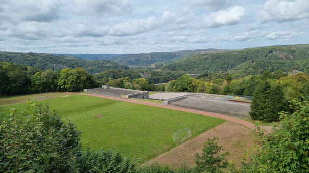   Vogelsang Eifel Urfttalsperre auf dem Berg Erpenscheid  