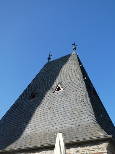 Burg Eltz im Tal der Elz