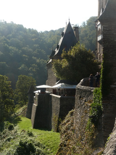 Burg Eltz im Tal der Elz