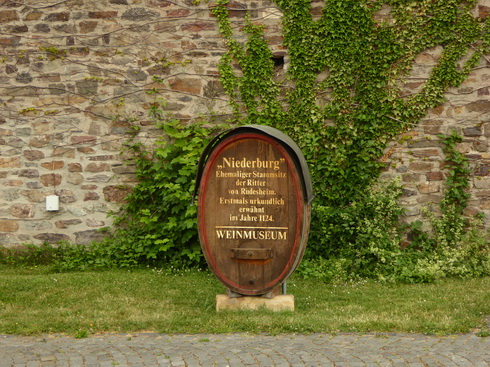   Rüdesheim am Rhein Drosselgasse Rüdesheim Drosselgasse Lindenwirt  Rüdesheim am Rhein Drosselgasse Rüdesheim Drosselgasse Lindenwirt    Hildegard von Bingen 