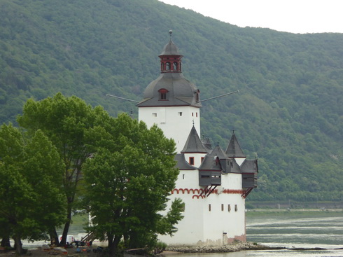 Burg Pfalzgrafenstein Burg Pfalzgrafenstein Zollburg mitten im Rhein