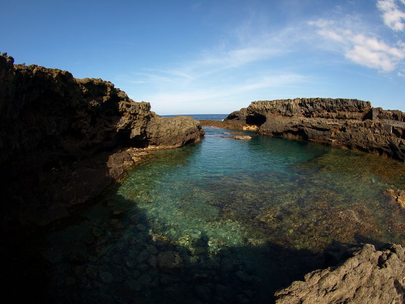 Charco Manso ist eine natrliche Badebucht  grosses Naturschwimmbecken  mit Grillstellen