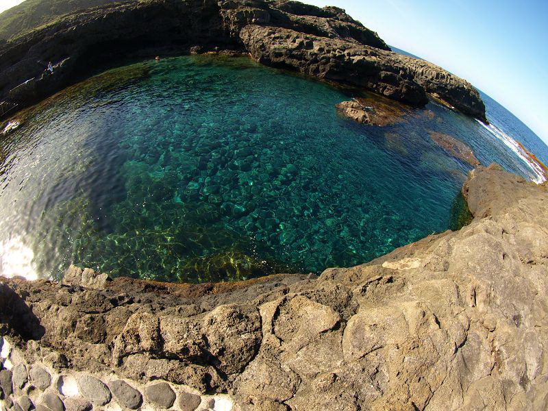 Charco Manso ist eine natrliche Badebucht  grosses Naturschwimmbecken  mit Grillstellen