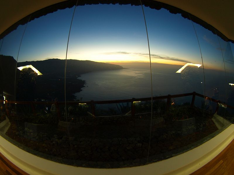 Mirador de la Pena + Pena Restaurant Gleitschirmfliegen in der Sonnendmmerung 