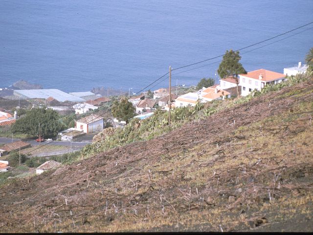 La Palma  weg zum Leuchtturm ueber Lapilli nach Fuencaliente Salinas