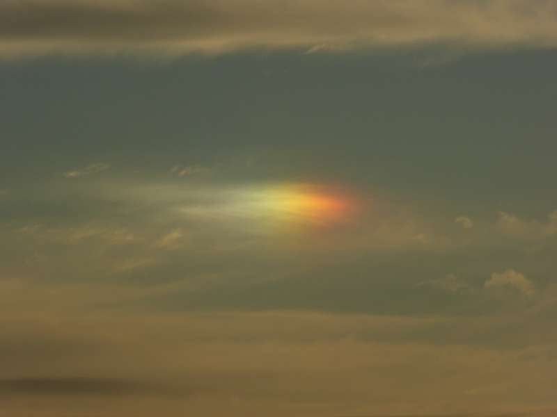 regenbogen in der Wolke