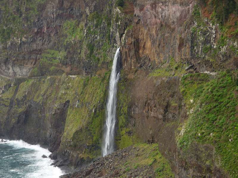 Madeira   Porto Moniz natrliche Schwimmbder in den Felsen Felsenbder