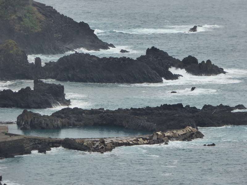 Madeira   Porto Moniz natrliche Schwimmbder in den Felsen Felsenbder