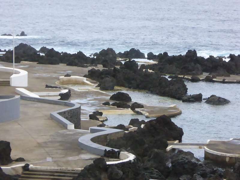  Madeira   Porto Moniz natrliche Schwimmbder in den Felsen Felsenbder