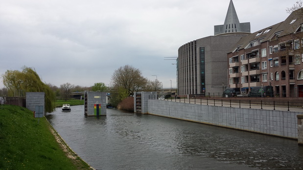 Roermond Maas  Mund der Rur  Marktplatz Kirche