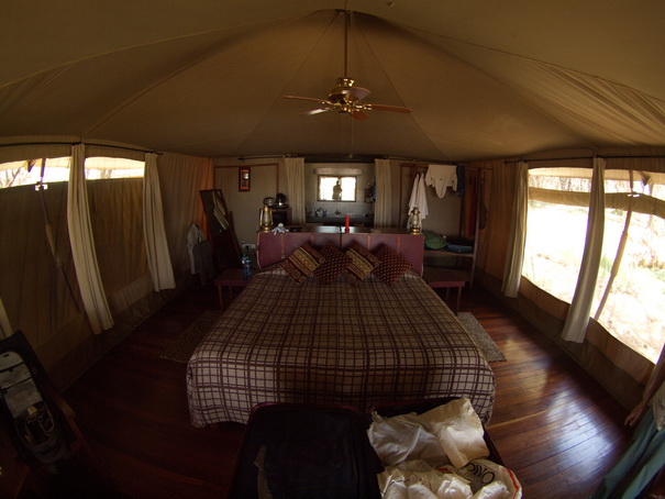 Samburu Nationalpark  Larsens Camp ttent inside