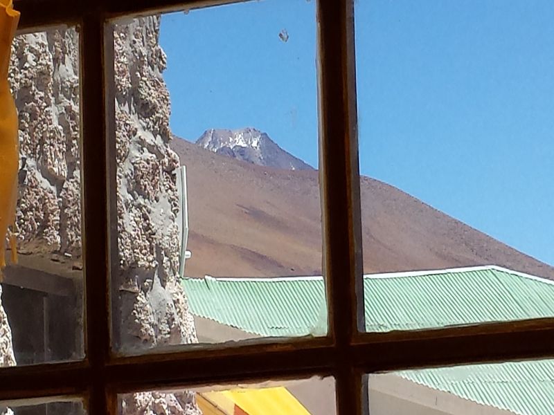 Albergue Licancabur  Licancabur  5920 m und Salzsee Laguna Verde 4300 m