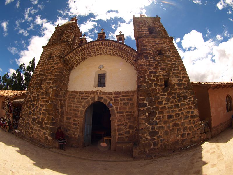 Iglesia La Raqiu Ruine  des Wiraqocha-Tempel in Raqui 12 m hohen Mauer