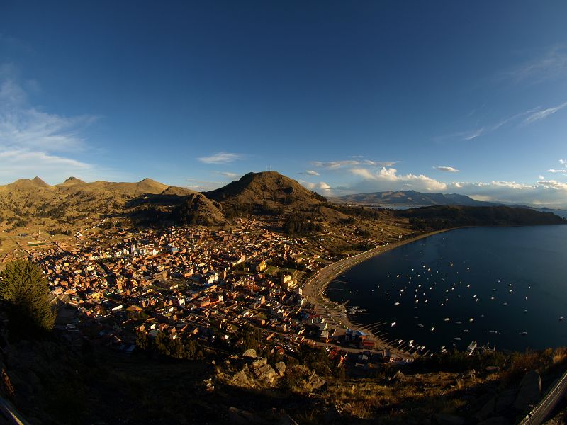 Bolivien  Copacabana  Lago Titicaca Titicacasee Aufstieg zum Kalvarienberg Cerro Calvario Wallfahrtsziel. 3.966 m hoher Huegel