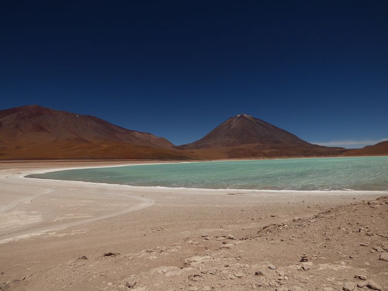 Laguna  Verde Vulcano Licancabur  5920 m und Salzsee Laguna Verde 4300 m