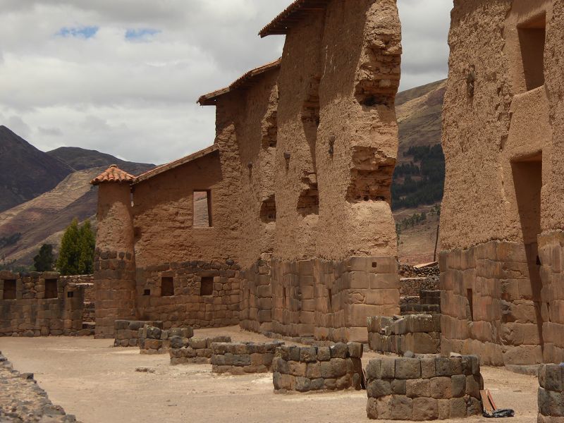 Peru Puno Lago Titicaca Titicacasee  Ruinen des Wiraqocha-Tempels in Raqui  Ruinen von Raqui mauer 12 m hoch