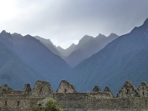 Aguas Calientes Sumaq Machu Picchu walls and mountains dschungel