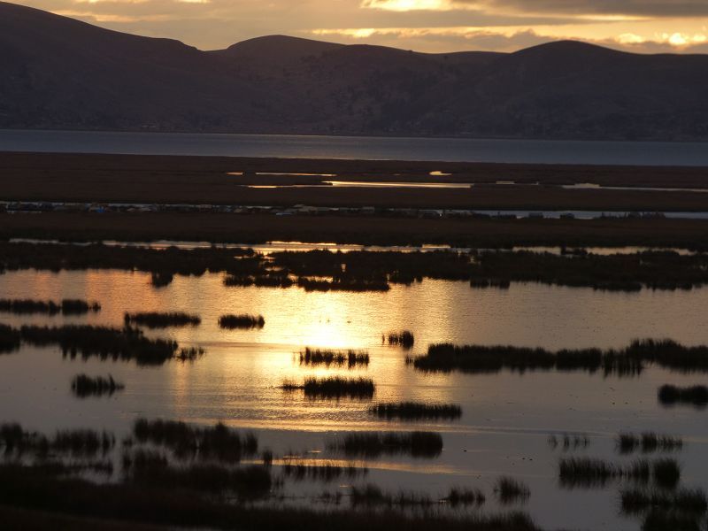 Lago Titicaca Titicacasee Schilfinsel Uros Sonnenaufgang 