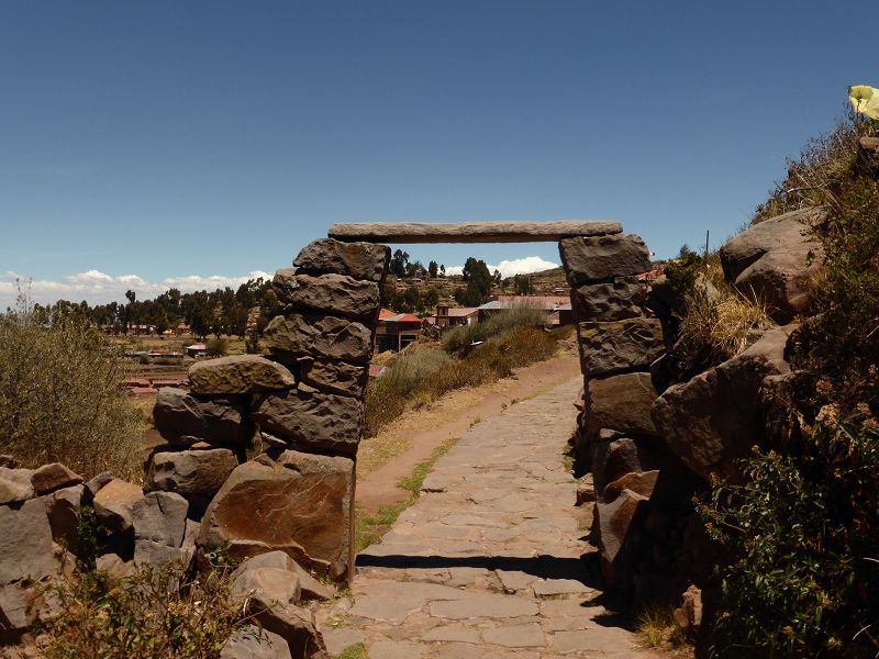 Peru Puno Insel Taquile  Isla  Taquile Lago Titikaka  Lago Titicaca Titicacasee Mit Hotels und Restaurants