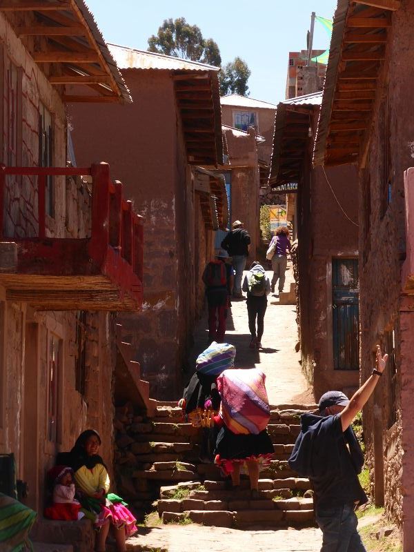 Peru Puno Insel Taquile  Isla  Taquile Lago Titikaka  Lago Titicaca Titicacasee Mit Hotels und Restaurants