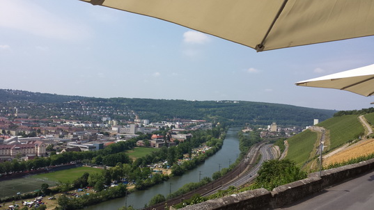 Wein und Weinberg und Mainmühle und mehr Afrikavestival