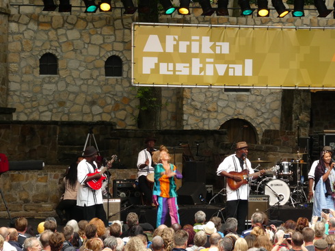   Culturele Karavaan voor de Vrede (Mali) Terakraft + Ali Farka Toure Culturele Karavaan voor de Vrede (Mali) Terakraft  + Ali Farka Toure 