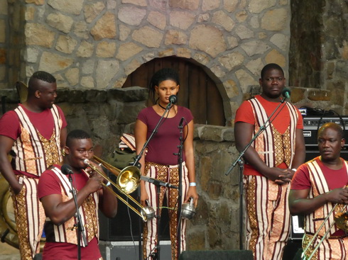 La fanfare Eyo'nlé   Eyo'nlé Brass Band  BeninLa fanfare Eyo'nlé   Eyo'nlé Brass Band  Benin