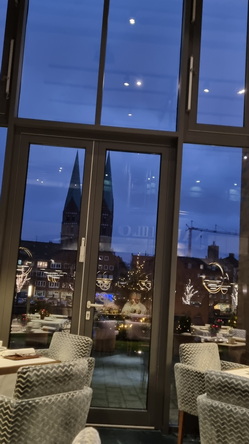 Frühstück mit Blick auf die Altstadt im Nautilus