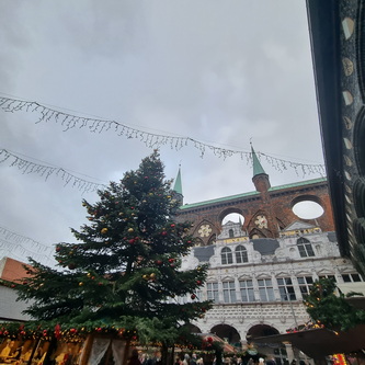   Lübeck Weihnachtsmarkt  Traveufer Old City Altstadt Hüxstrasse Lübeck Weihnachtsmarkt  Traveufer Old City Altstadt Hüxstrasse 