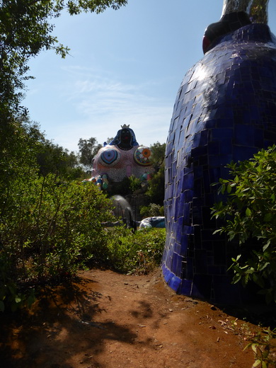 Giardino de Tarochi  Tarot Garten niki de saint Phalle nanas Capalbio 